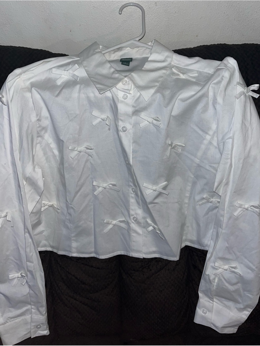 Women’s M NWT wild fable White Button-Up Shirt with Decorative Bows